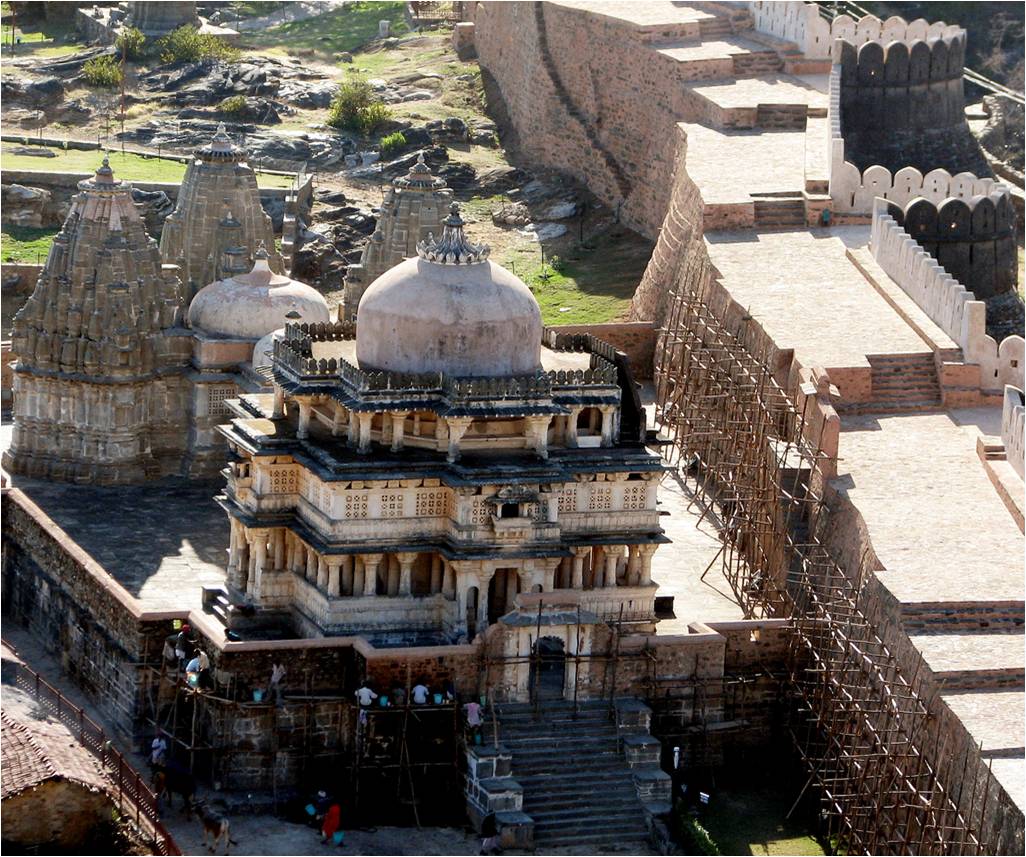 BHARAT DARSHAN - KUMBHALGARH FORT AND ITS GREAT WALL. THE FORT INCLUDES ABOUT 360 JAINA AND HINDU TEMPLES.