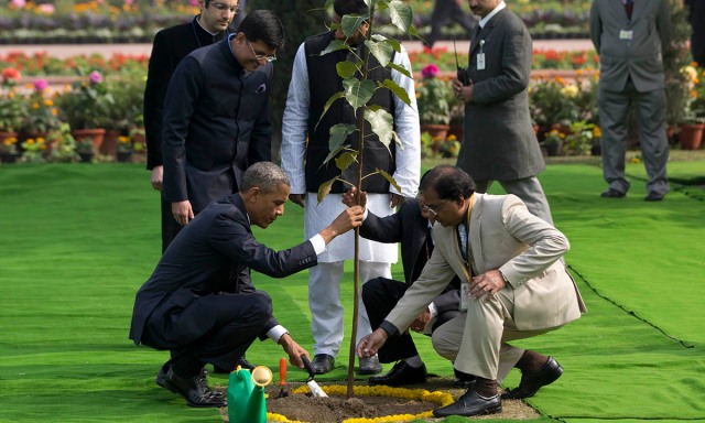 THE UNITED STATES UNVEILS ITS PLAN FOR PARTITION OF INDIA : THE US PRESIDENT BARACK OBAMA WHO PLANTED A TREE AT RAJGHAT, MAHATMA GANDHI MEMORIAL DEMANDED IN A PRESS CONFERENCE THAT INDIA MUST SUPPORT RELIGIOUS FREEDOM WHICH CALLS FOR THE RIGHT TO SELF-DETERMINATION AS DEMANDED BY SIKH SEPARATISTS AND KASHMIR SEPARATISTS . RELIGIOUS FREEDOM IS THE "MANTRA" FOR PARTITION OF INDIA USING RELIGION AS A TRUMP CARD .
